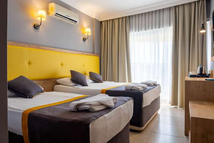Room 8 of 37