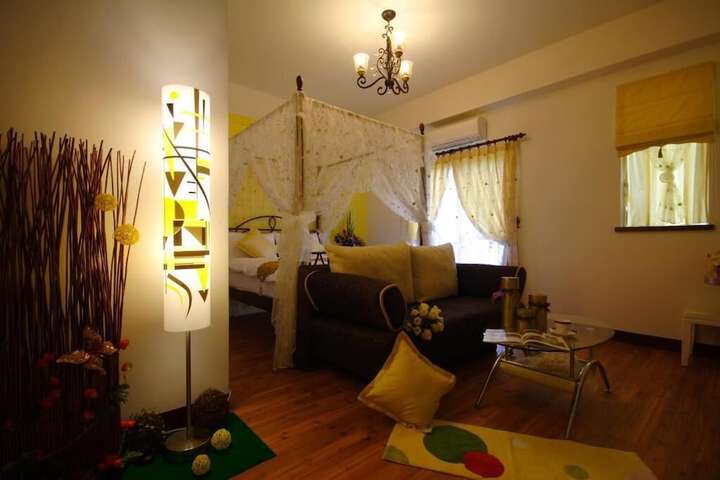 Room 17 of 27