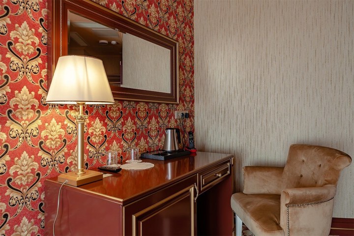Room 25 of 40