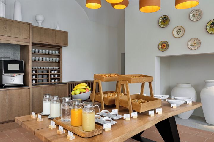 Breakfast/Coffee Service 24 of 28