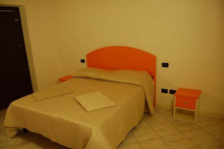 Room 4 of 16