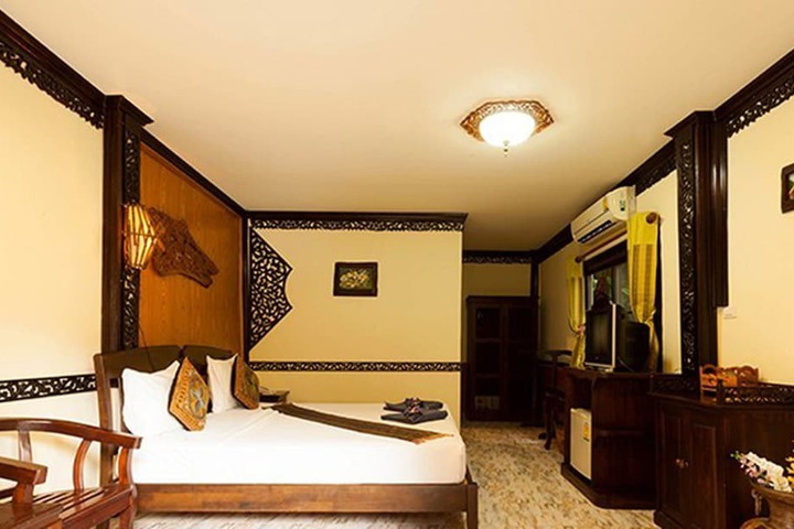 Room 4 of 63