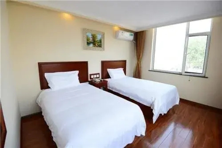 Room 5 of 10
