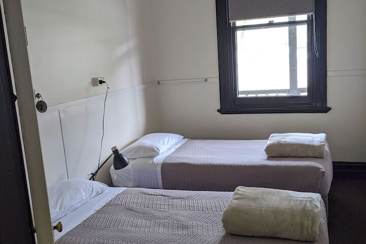 Room 6 of 14