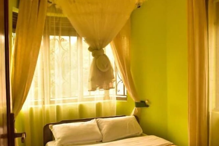 Room 9 of 37