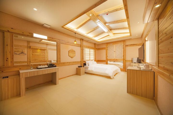 Room 11 of 49