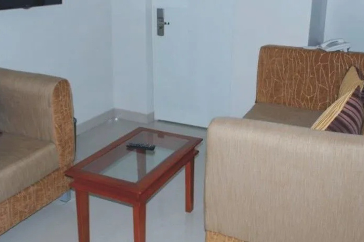 Room 6 of 12