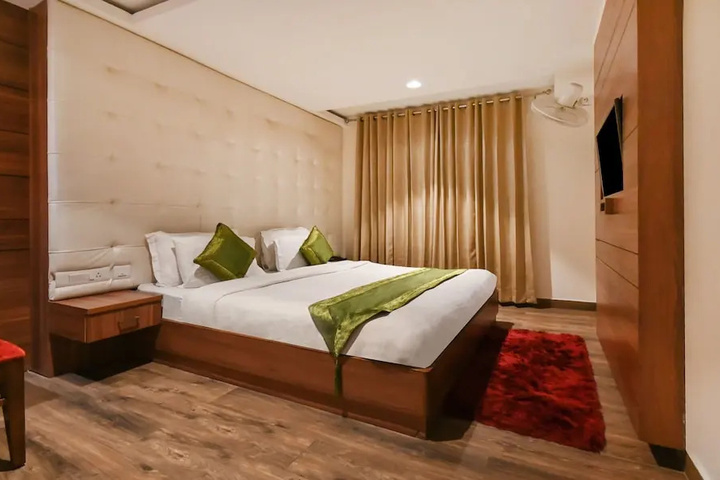 Room 3 of 13