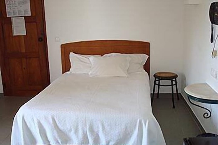 Room 4 of 37