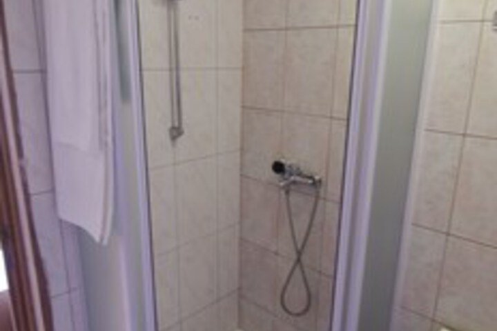 Room 9 of 47