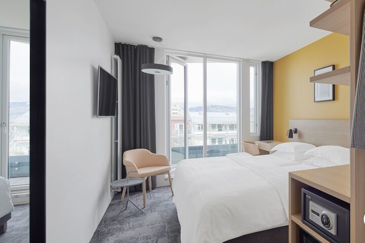 Room 6 of 39