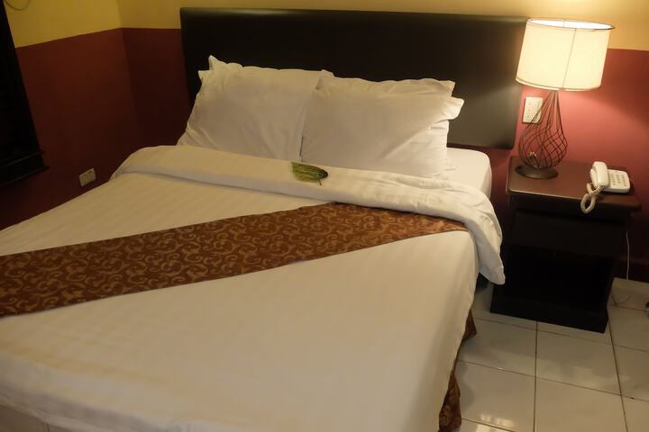 Room 13 of 114