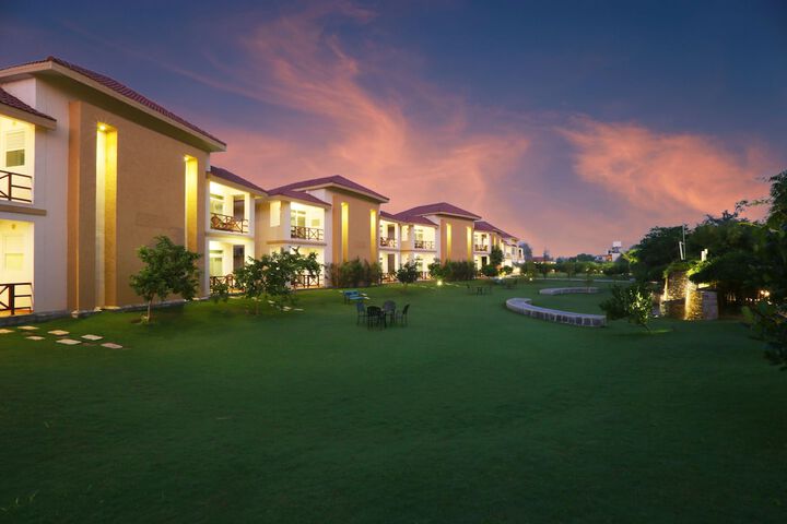 Hotel Exterior 62 of 75