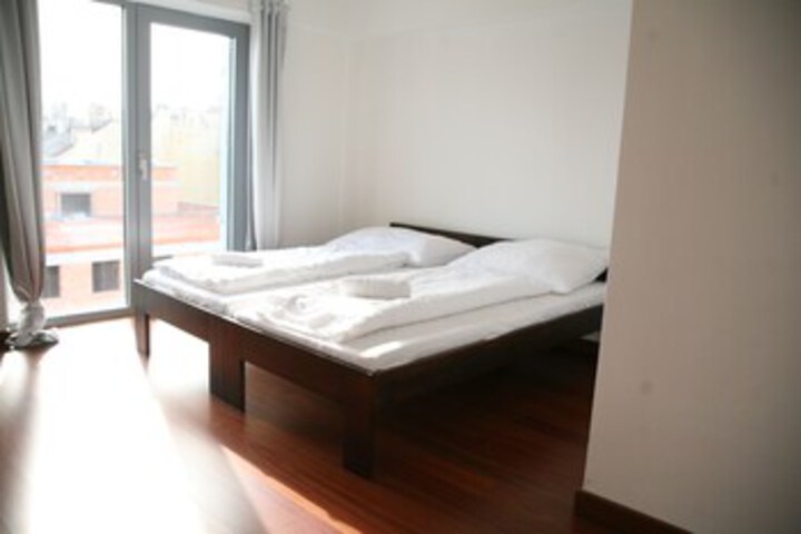 Room 221 of 275