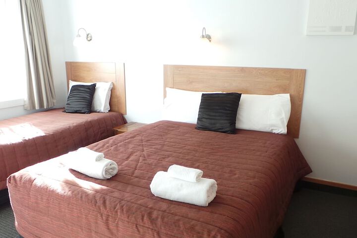 Room 4 of 61