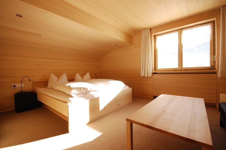 Room 8 of 48