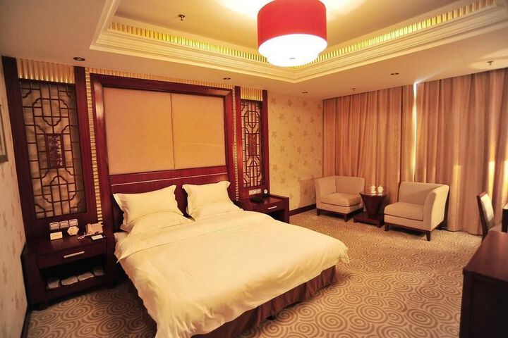 Room 6 of 25