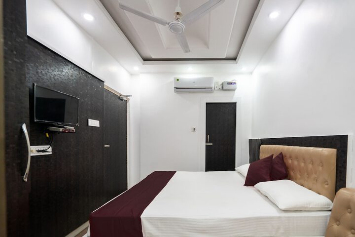 Room 13 of 35