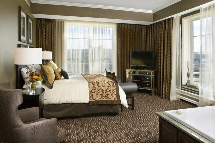 Executive King Bed (1 of 6)