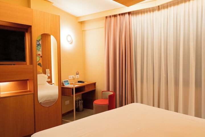 Room 41 of 153