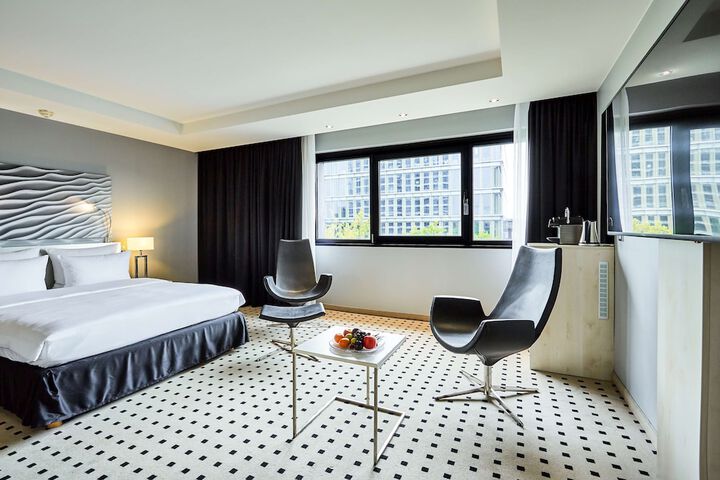 Room 35 of 77