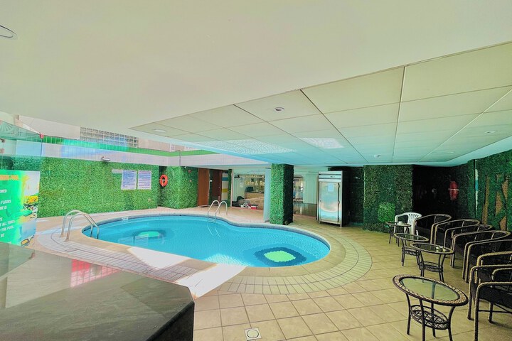 Hotel Pool