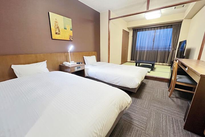 Room 9 of 38