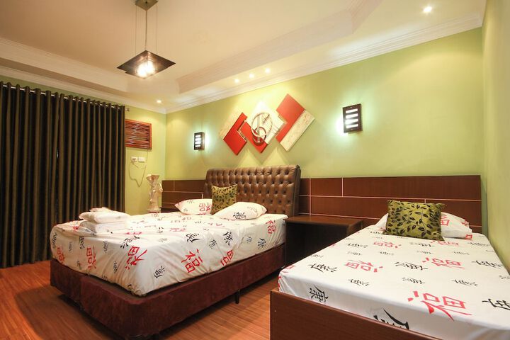 Room 37 of 62