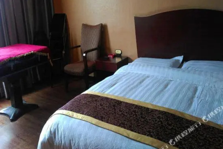 Room 2 of 2