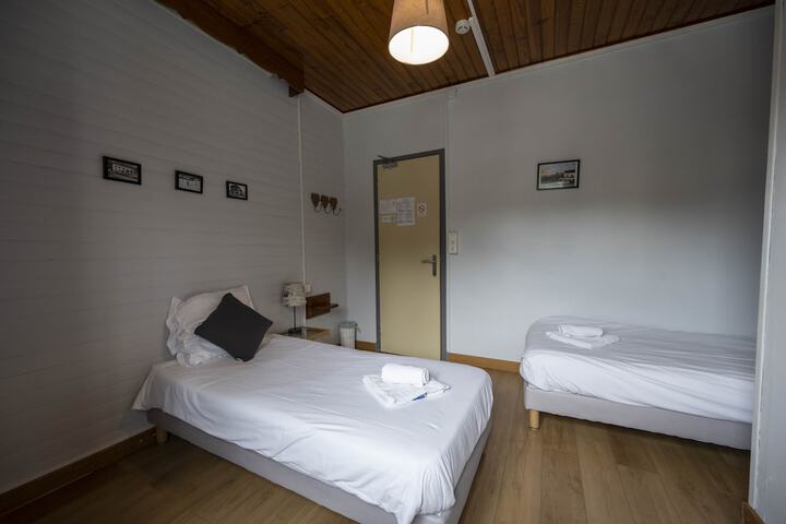 Room 15 of 48
