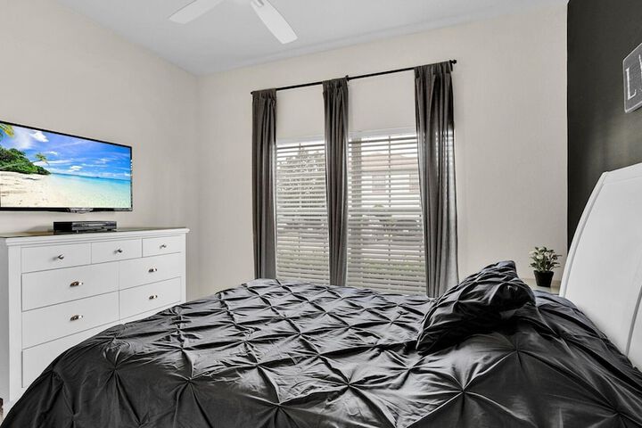 Room 6 of 34