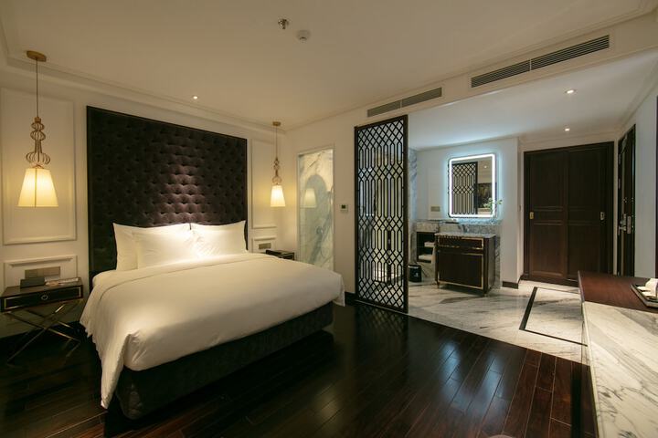 Room 11 of 144