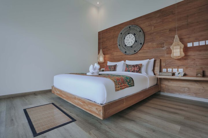 Room 2 of 80