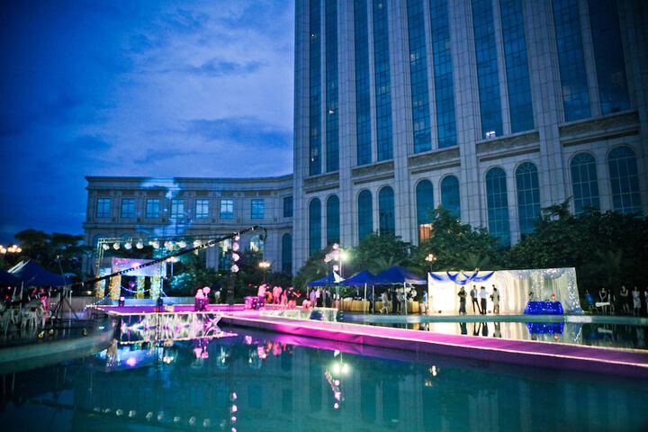 Hotel Pool