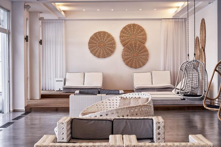 Pools & Facilities