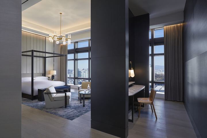 Room 42 of 147