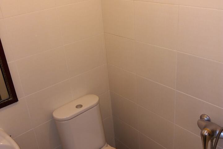 Room 21 of 106