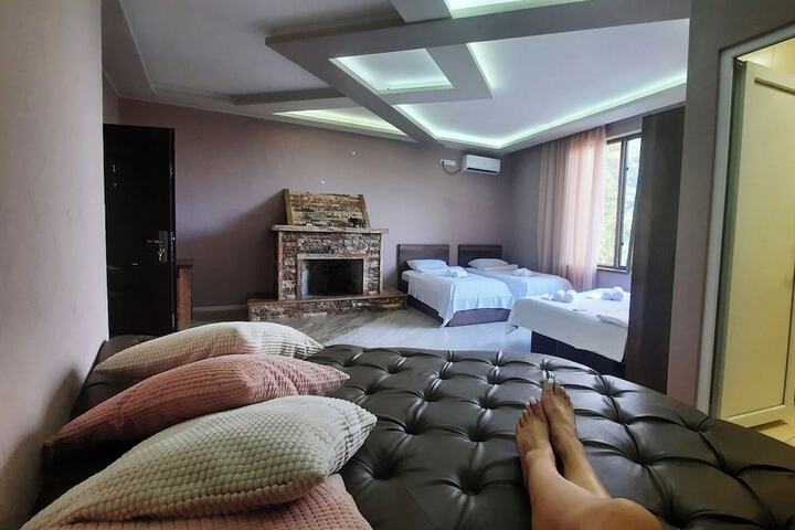 Room 11 of 18