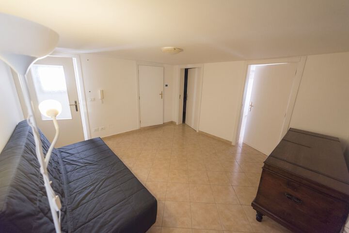 Room 10 of 13