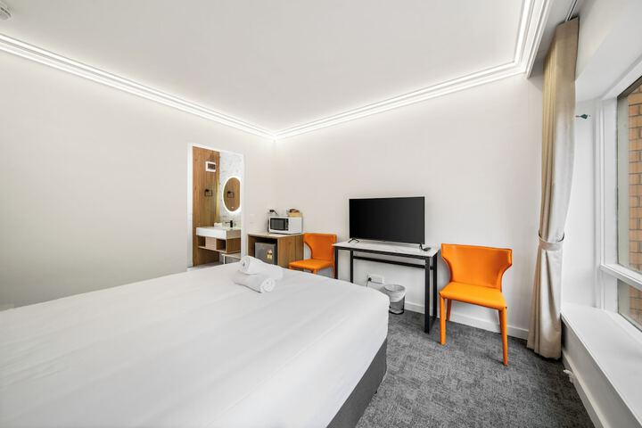 Room 8 of 22