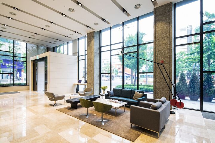Entrance & Lobby