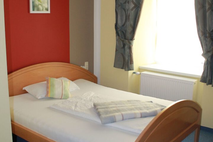 Room 4 of 41