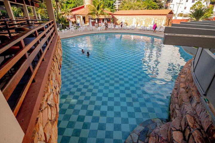 Pool 13 of 27