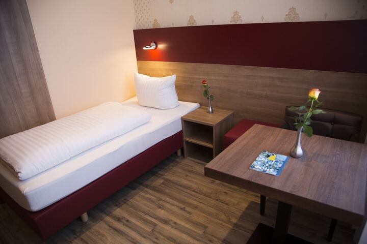 Room 4 of 30