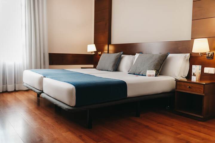 Room 10 of 42