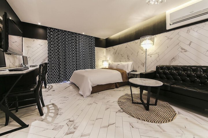 Room 14 of 48