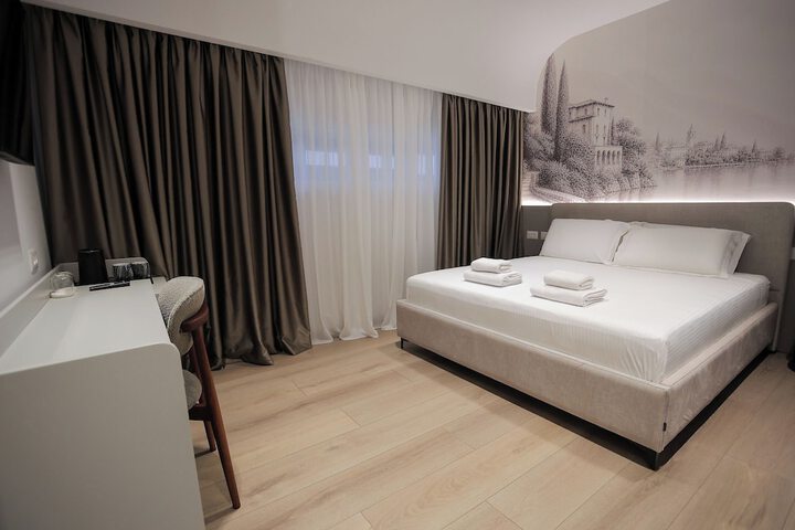 Room 92 of 198