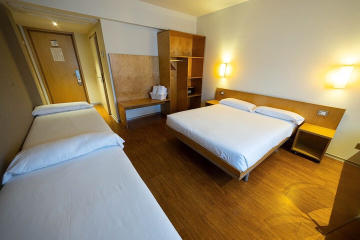 Room 12 of 46