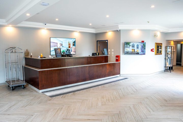 Entrance & Lobby