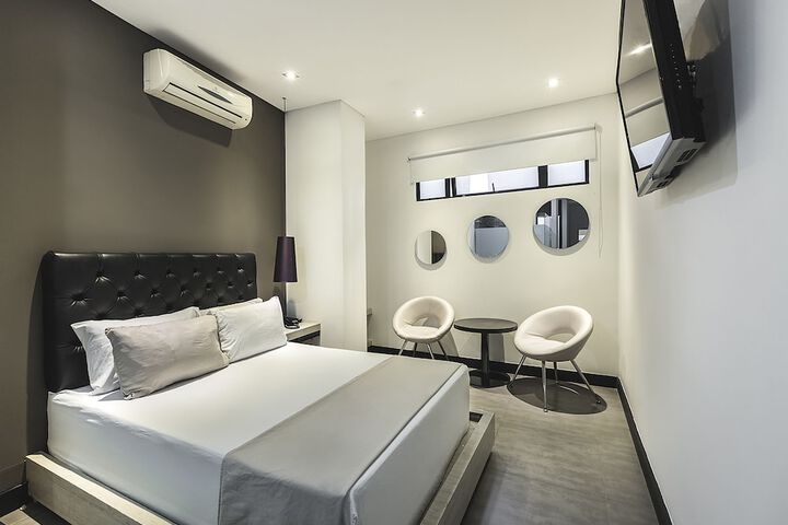 Room 6 of 68
